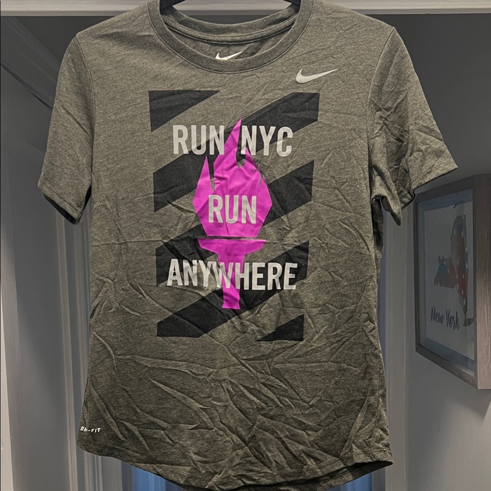 Nike Graphic Tee- size medium